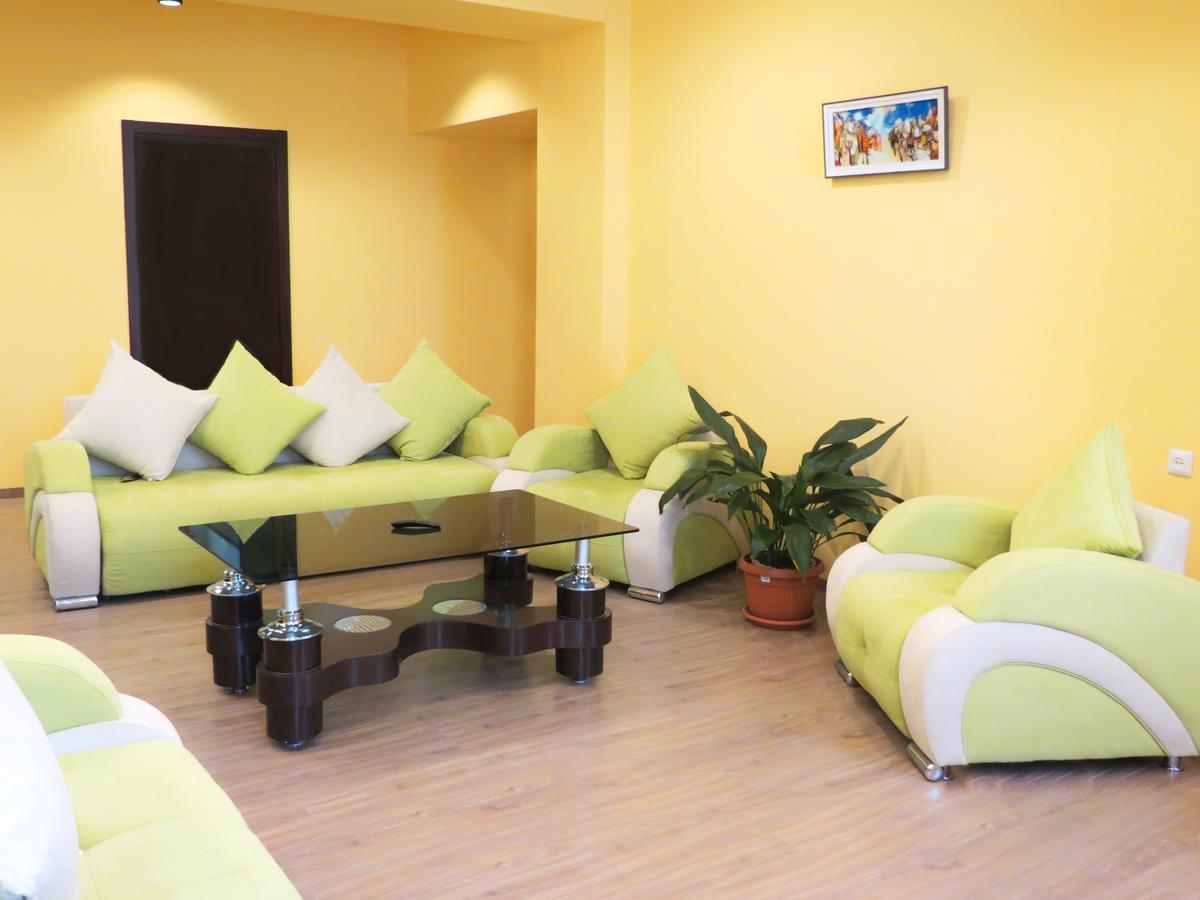 Your Home Hotel Τυφλίδα Εξωτερικό φωτογραφία